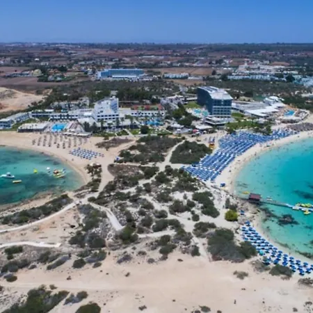 Carmel Vila *